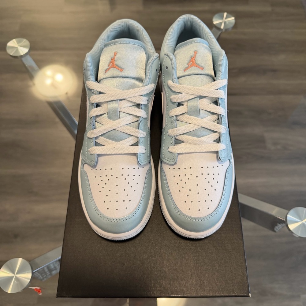Jordan 1 Low’ OCEAN BLISS/ATOMIC PINK-WHITE